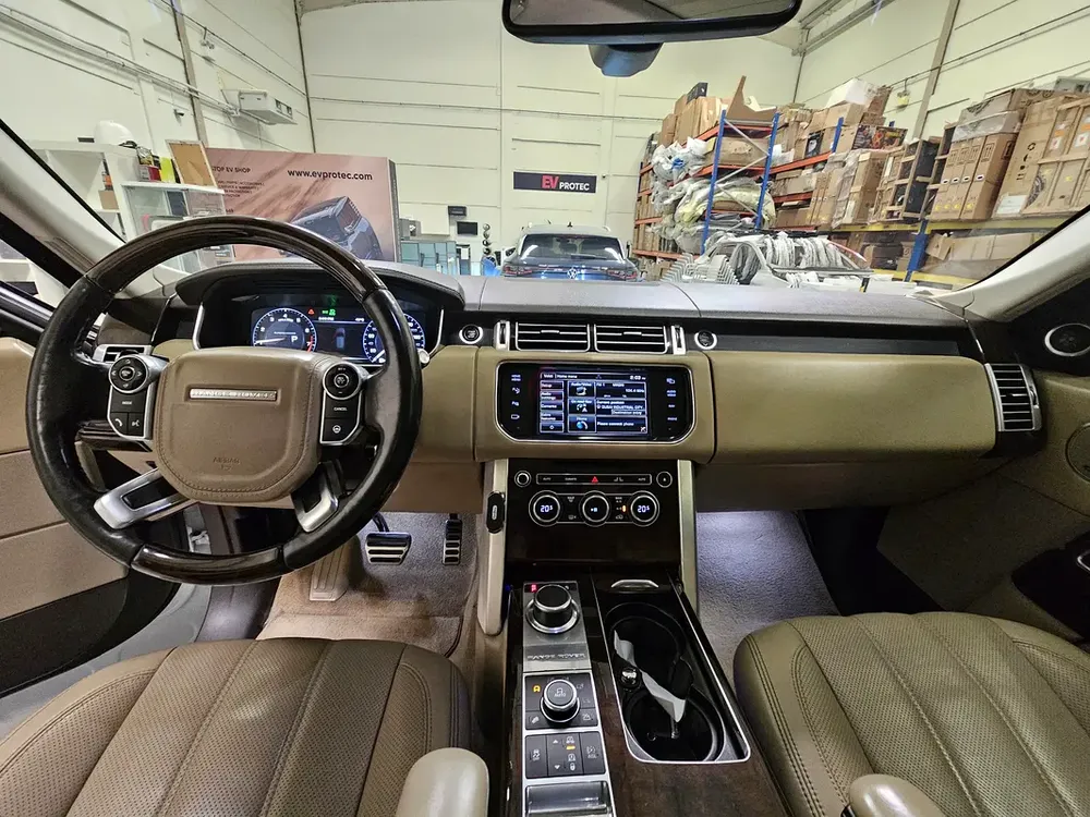 Land Rover Range Rover Vogue SE 2014 GCC Specs - Image 10