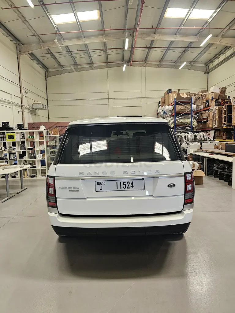 Land Rover Range Rover Vogue SE 2014 GCC Specs - Image 11