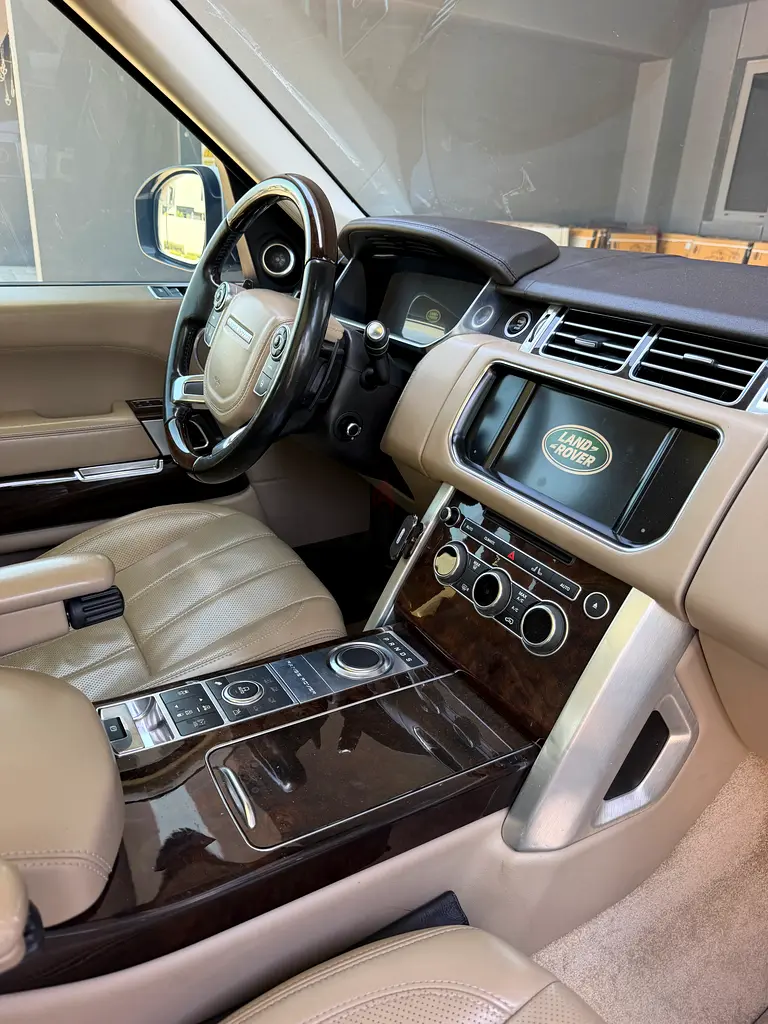 Land Rover Range Rover Vogue SE 2014 GCC Specs - Image 6