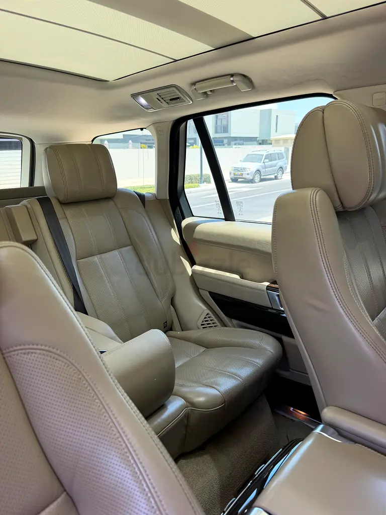 Land Rover Range Rover Vogue SE 2014 GCC Specs - Image 7