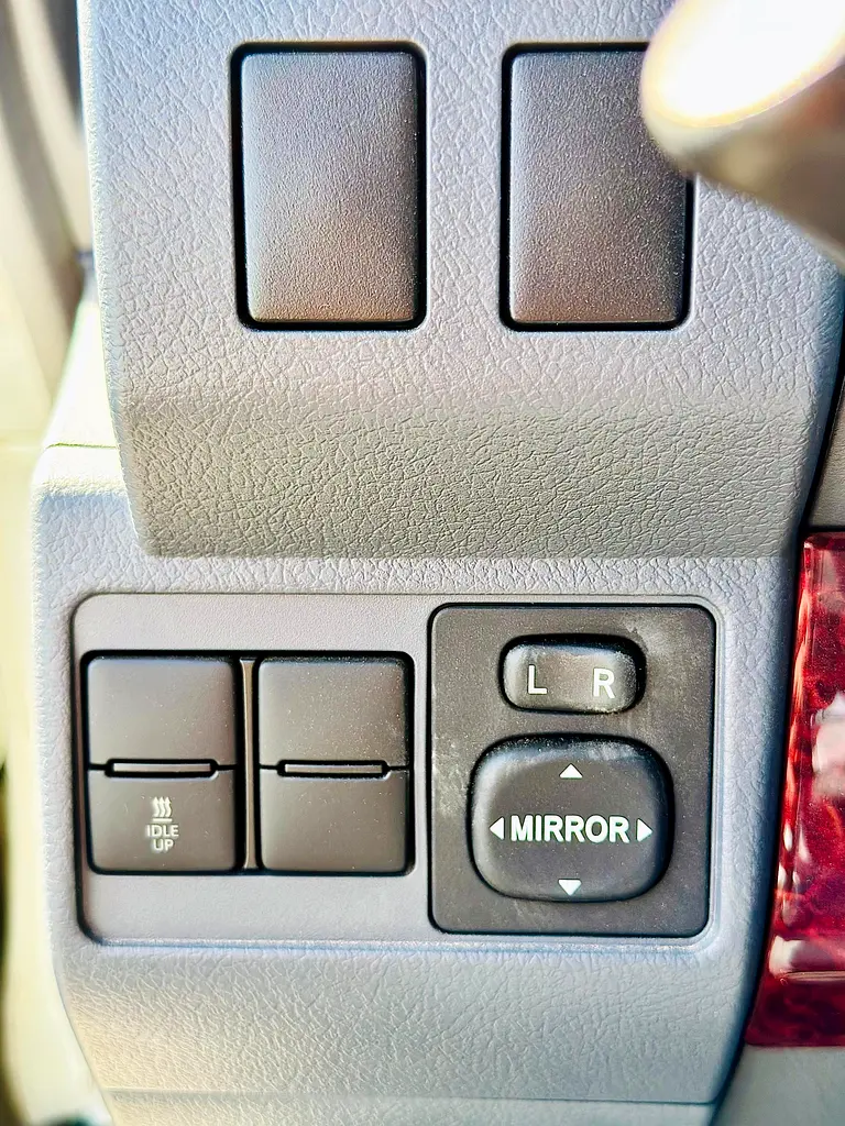 TOYOTA LAND CRUISER LC 76 V8 4.5L GCC NEW CAR 2022 - Image 10