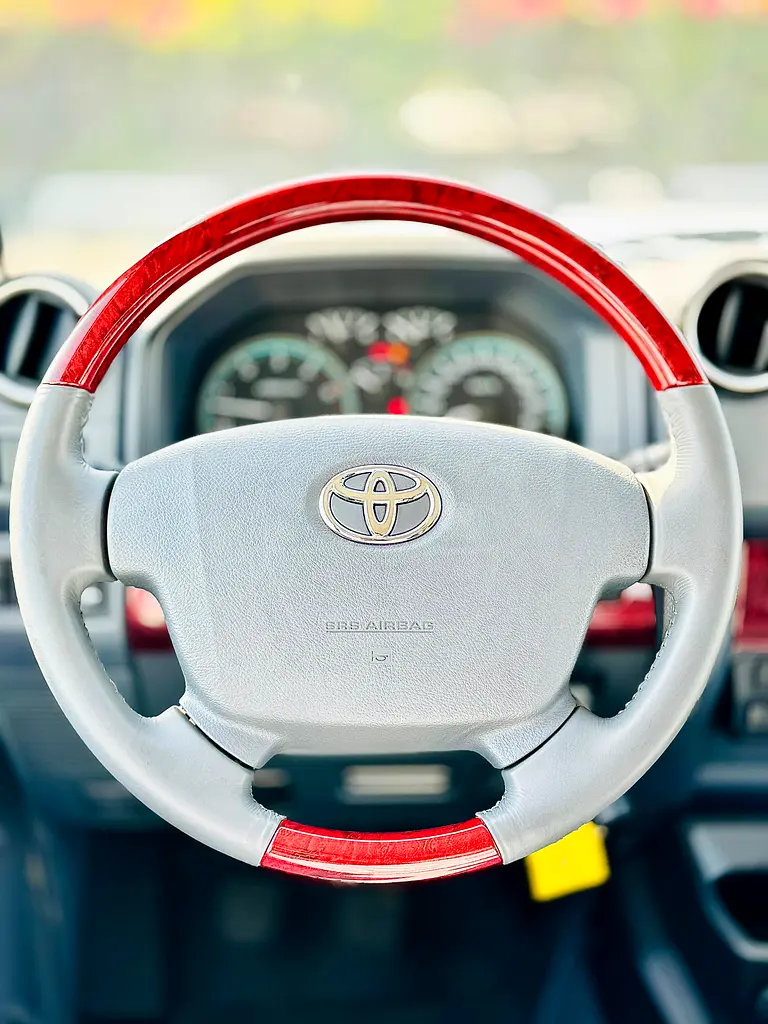 TOYOTA LAND CRUISER LC 76 V8 4.5L GCC NEW CAR 2022 - Image 11