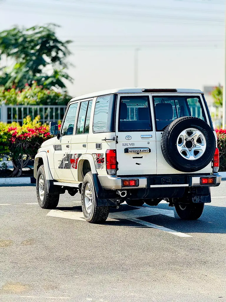 TOYOTA LAND CRUISER LC 76 V8 4.5L GCC NEW CAR 2022 - Image 17