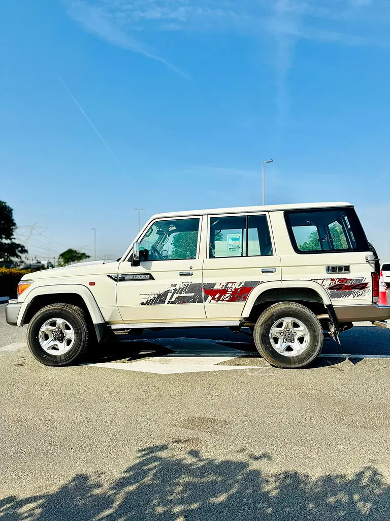 TOYOTA LAND CRUISER LC 76 V8 4.5L GCC NEW CAR 2022 - Image 18