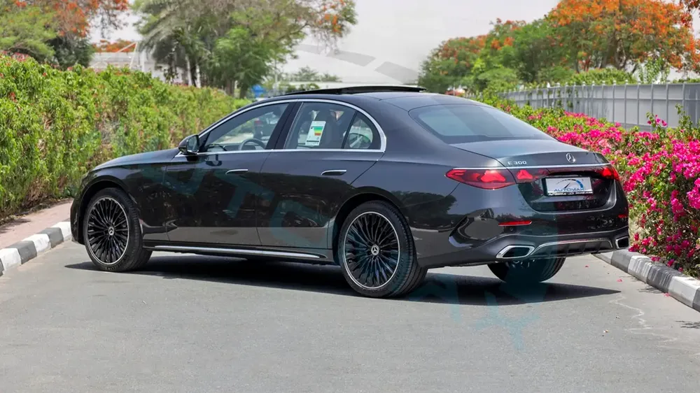 ( Eid al-Adha Offer ) 2026 Mercedes-Benz E 300 AMG EQ Boost 2.0T RWD GCC 0KM With 2 Years Warranty - Image 5