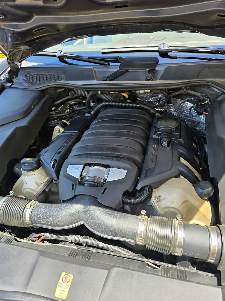 2014 Porsche Cayenne GTS – GCC Specs – UAE - Image 10