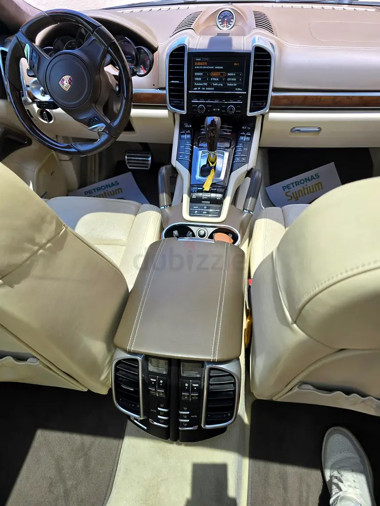 2014 Porsche Cayenne GTS – GCC Specs – UAE - Image 5