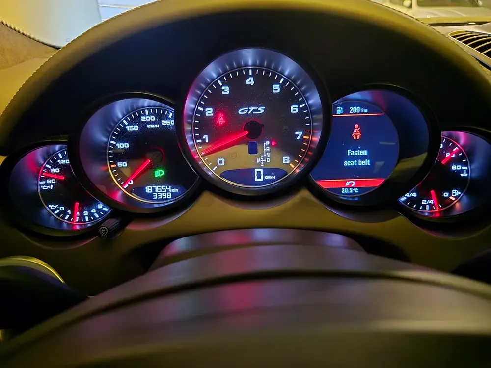 2014 Porsche Cayenne GTS – GCC Specs – UAE - Image 9