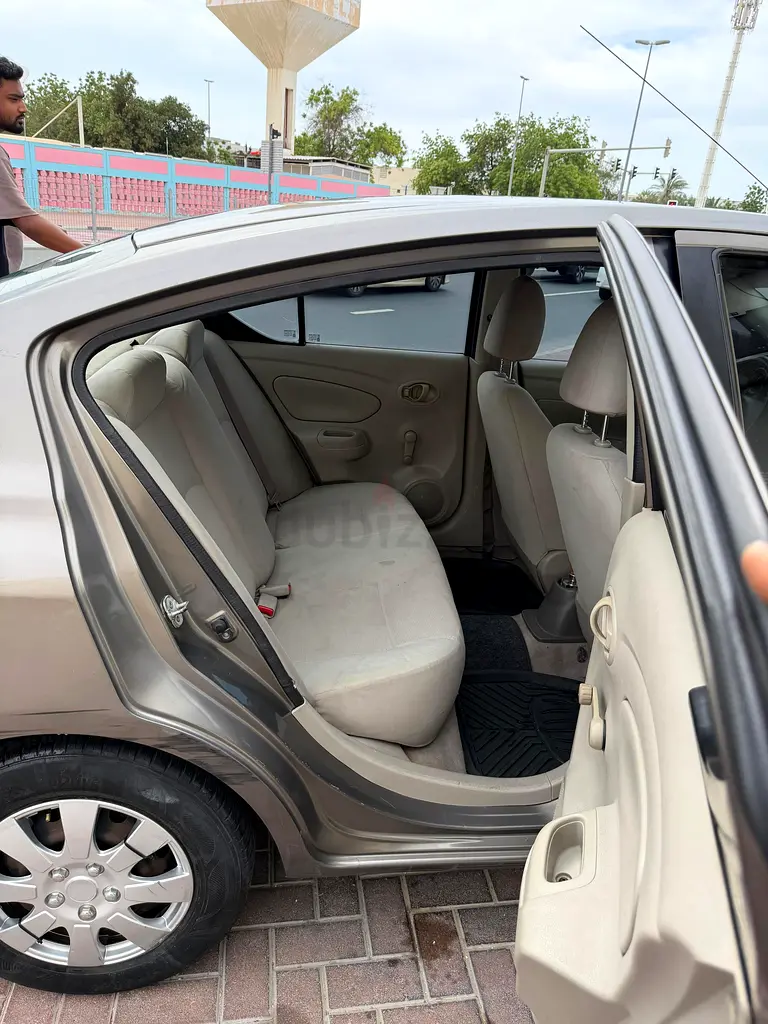 Nissan sunny - Image 5