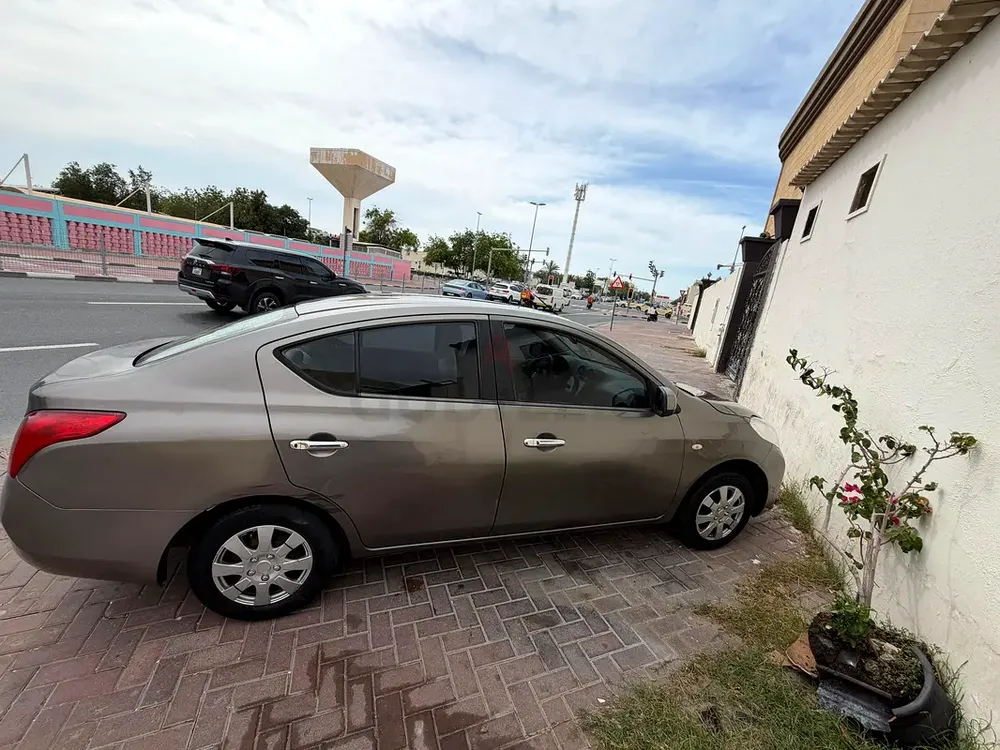 Nissan sunny - Image 6