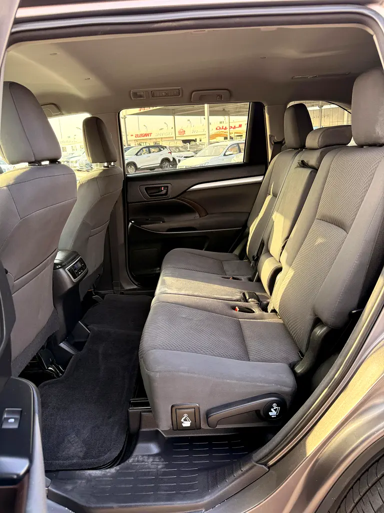 Toyota HIGHLANDER 2020 LE - Full Option - Image 11