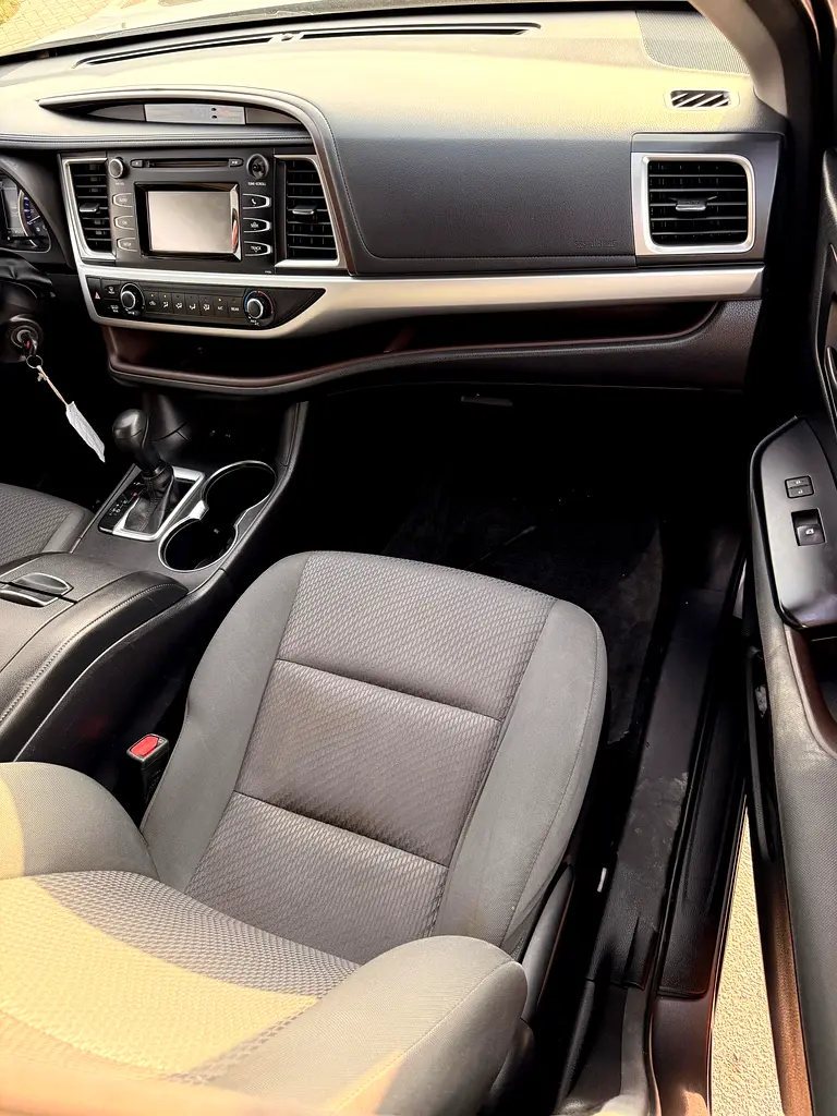 Toyota HIGHLANDER 2020 LE - Full Option - Image 7