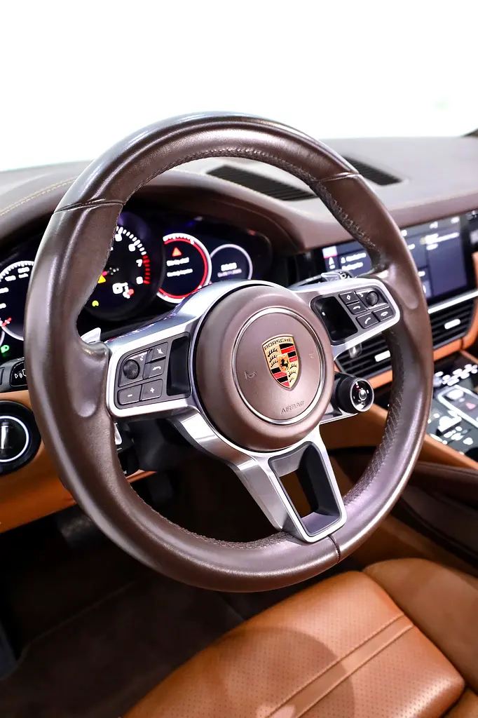PORSCHE CAYENNE GCC FULLY LOADED + FULL SERVICE HISTORY - Image 10