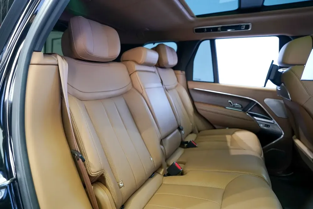 VOGUE AUTOBIOGRAPHY P530 | REAR ENTERTAINMENT | WARRANTY FEB 2030 | PANORAMIC ROOF - Image 11