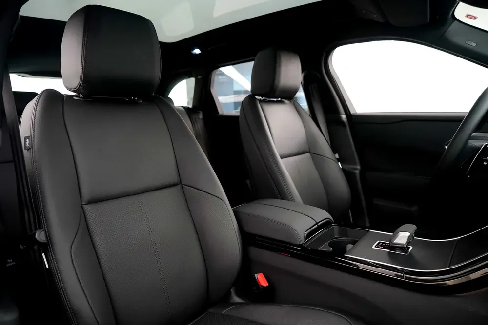 2024 RANGE ROVER VELAR SE P250 DYNAMIC / PANORAMIC ROOF / 20 INCH / DEALER WARRANTY - Image 13