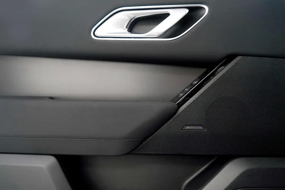 2024 RANGE ROVER VELAR SE P250 DYNAMIC / PANORAMIC ROOF / 20 INCH / DEALER WARRANTY - Image 15