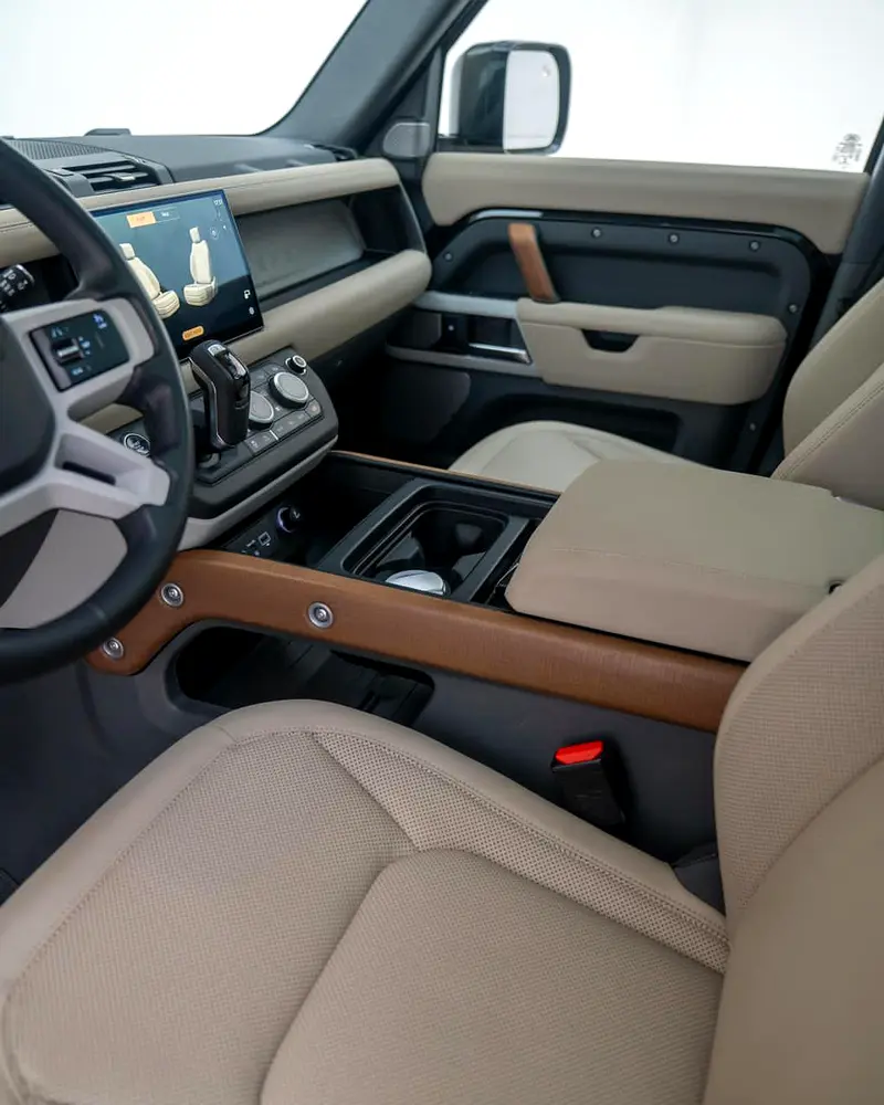 LAND ROVER DEFENDER / P400 SE 130 / LONG / 2023 / GCC - Image 7