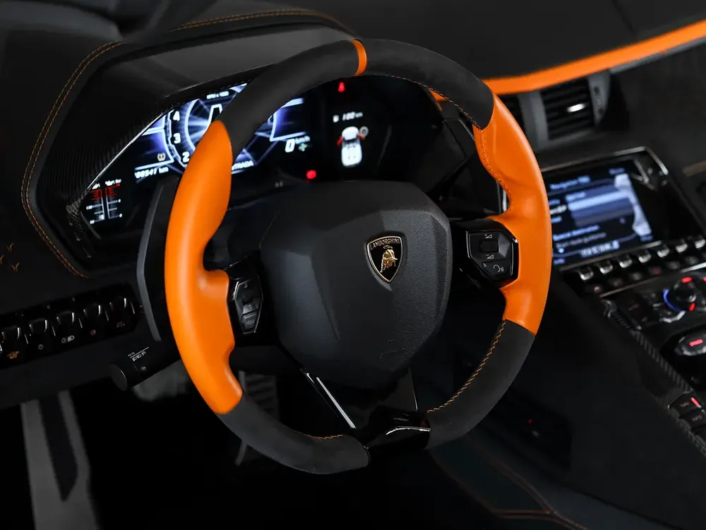 LAMBORGHINI ULTIMAE ROADSTER / GCC / 500 KM ONLY - Image 12