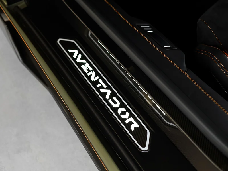 LAMBORGHINI ULTIMAE ROADSTER / GCC / 500 KM ONLY - Image 18