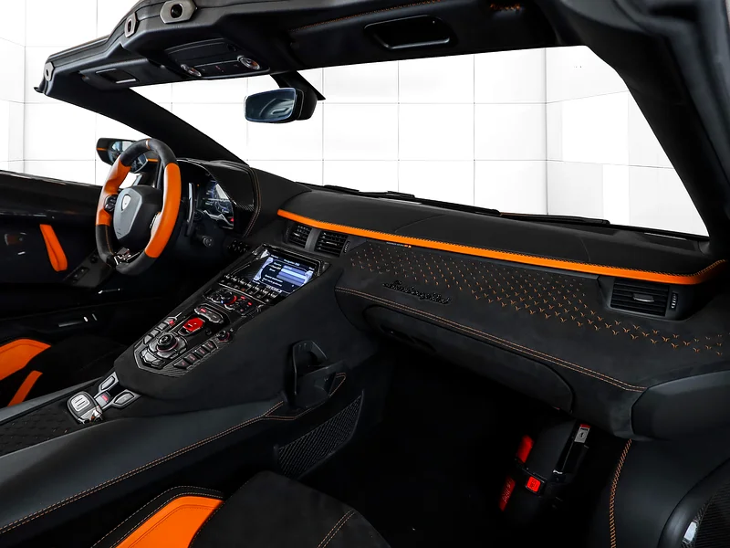 LAMBORGHINI ULTIMAE ROADSTER / GCC / 500 KM ONLY - Image 19