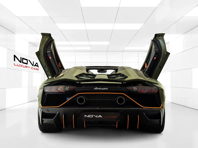 LAMBORGHINI ULTIMAE ROADSTER / GCC / 500 KM ONLY - Image 5