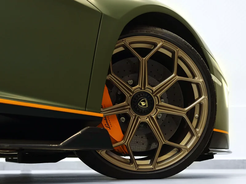 LAMBORGHINI ULTIMAE ROADSTER / GCC / 500 KM ONLY - Image 6