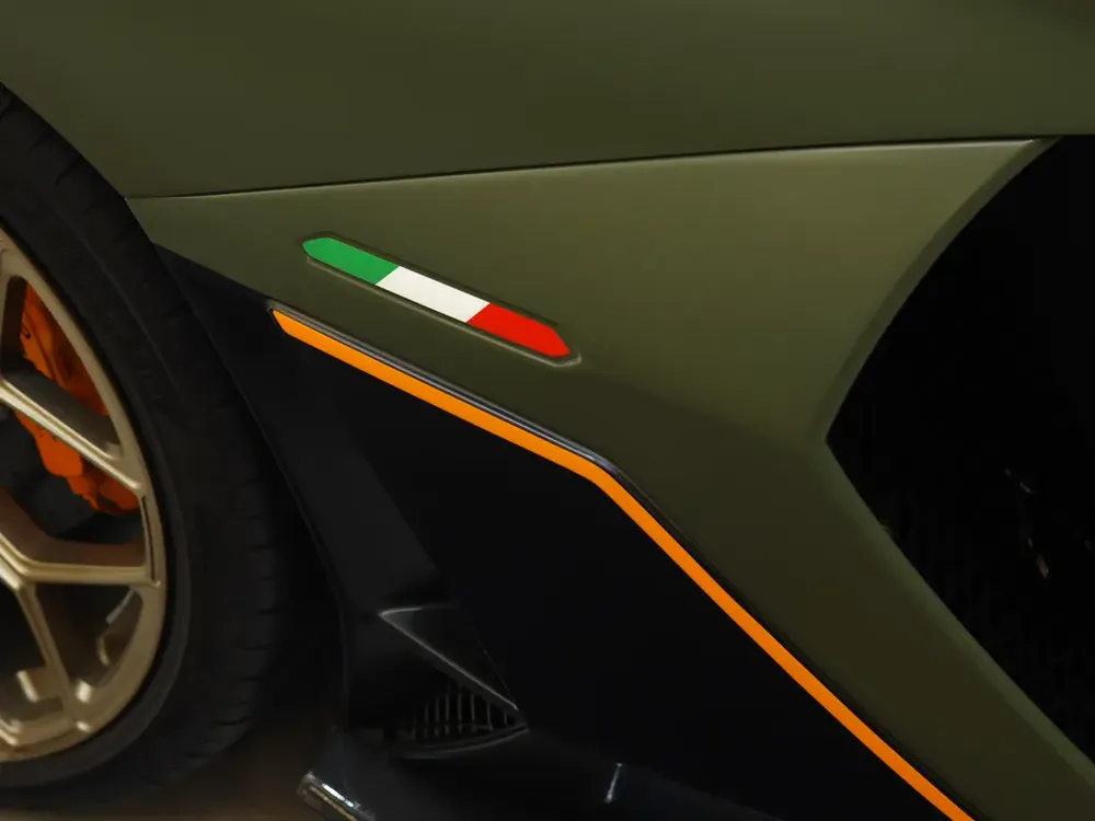 LAMBORGHINI ULTIMAE ROADSTER / GCC / 500 KM ONLY - Image 7