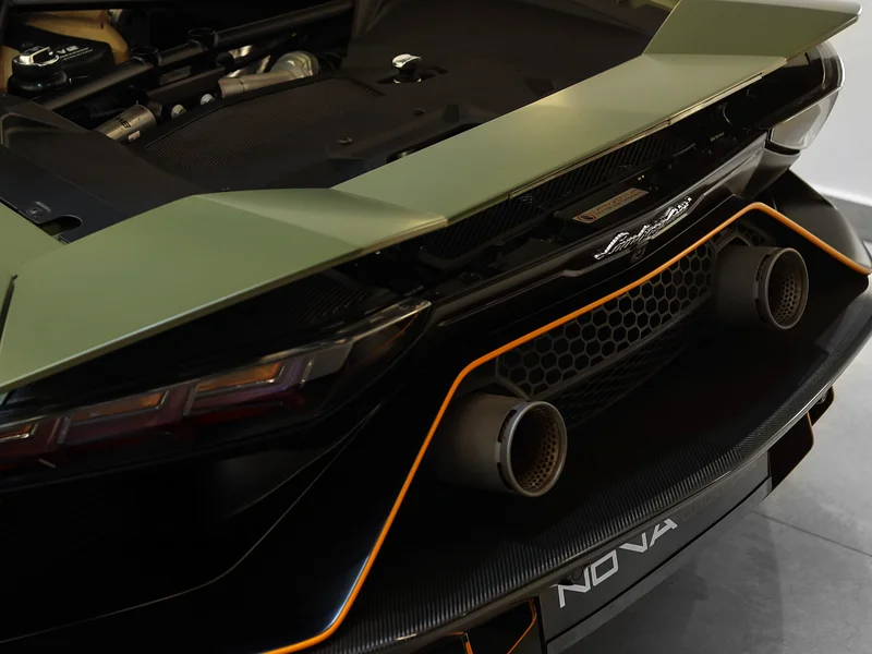 LAMBORGHINI ULTIMAE ROADSTER / GCC / 500 KM ONLY - Image 8