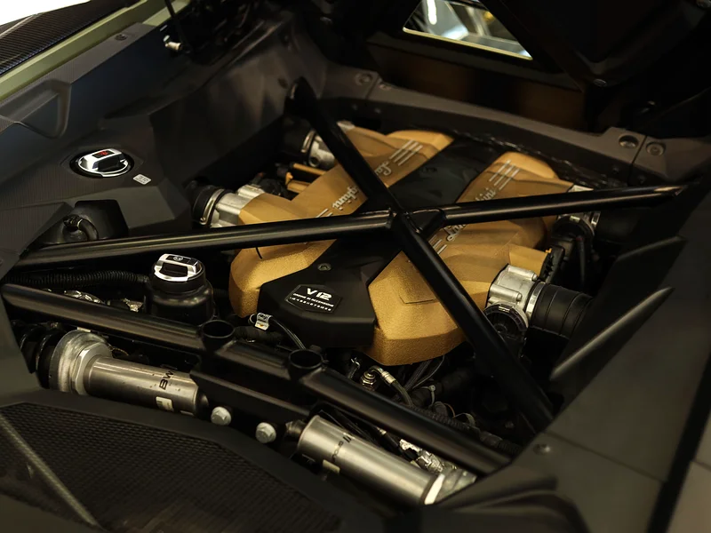 LAMBORGHINI ULTIMAE ROADSTER / GCC / 500 KM ONLY - Image 9