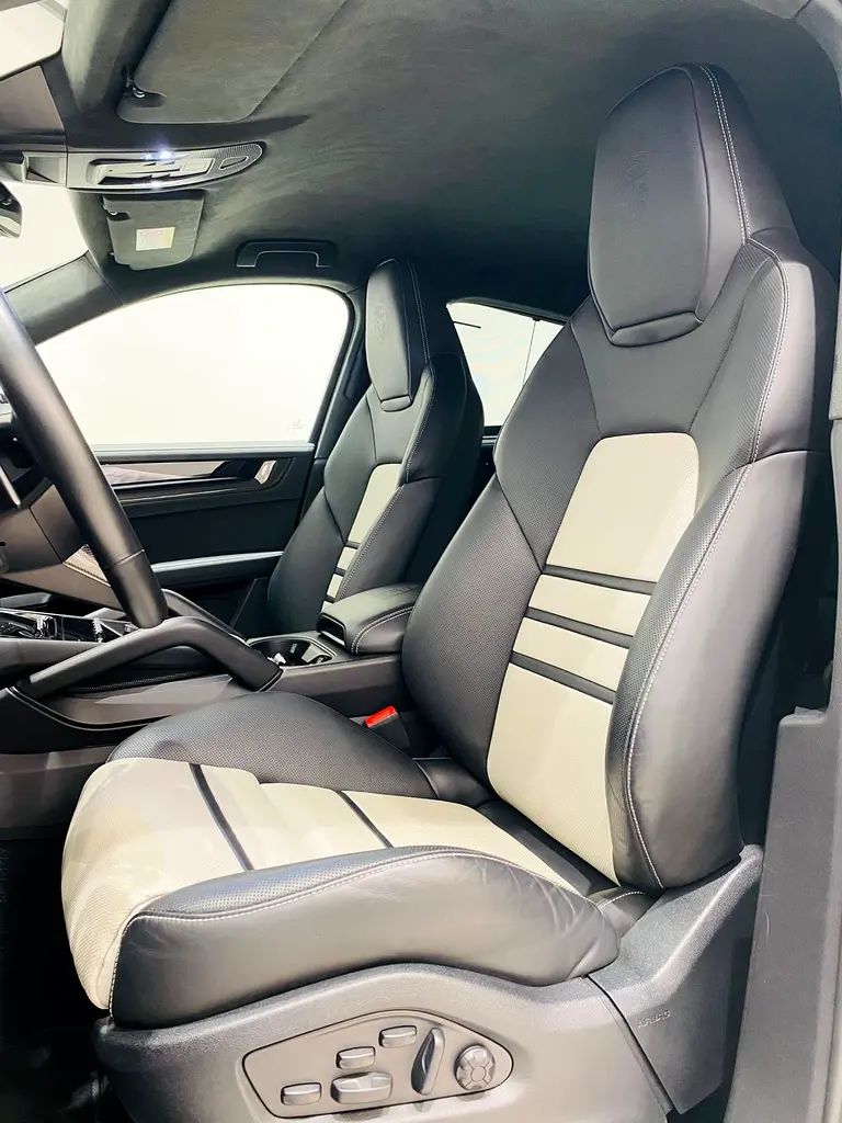 PORSCHE 
TURBO GT 
MODEL: 2024
KM : 18,000
GCC SPECS 
UNDER WARRANTY - Image 11