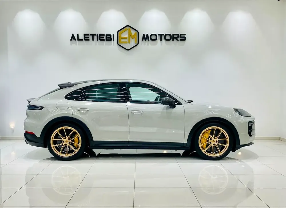 PORSCHE 
TURBO GT 
MODEL: 2024
KM : 18,000
GCC SPECS 
UNDER WARRANTY - Image 7