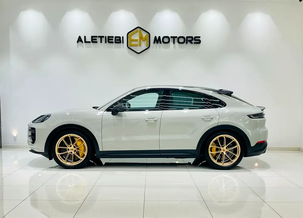 PORSCHE 
TURBO GT 
MODEL: 2024
KM : 18,000
GCC SPECS 
UNDER WARRANTY - Image 8
