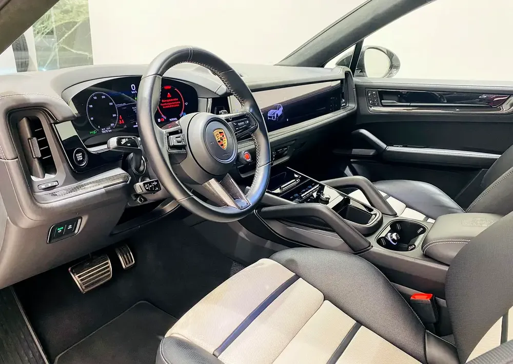PORSCHE 
TURBO GT 
MODEL: 2024
KM : 18,000
GCC SPECS 
UNDER WARRANTY - Image 9