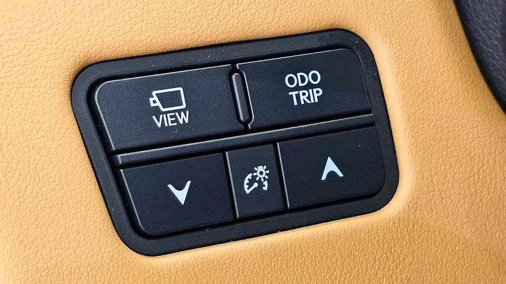 LX 600 Signature (( Al-Futtaim )) 2025 - Image 15