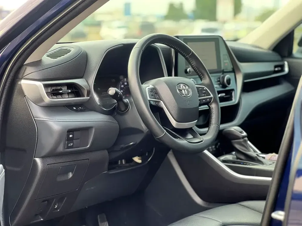 2023 Toyota Highlander Hybrid XLE  Full Option  2.5L V4- Sunroof - Rear Camera  Radar Leather Seats - Image 11