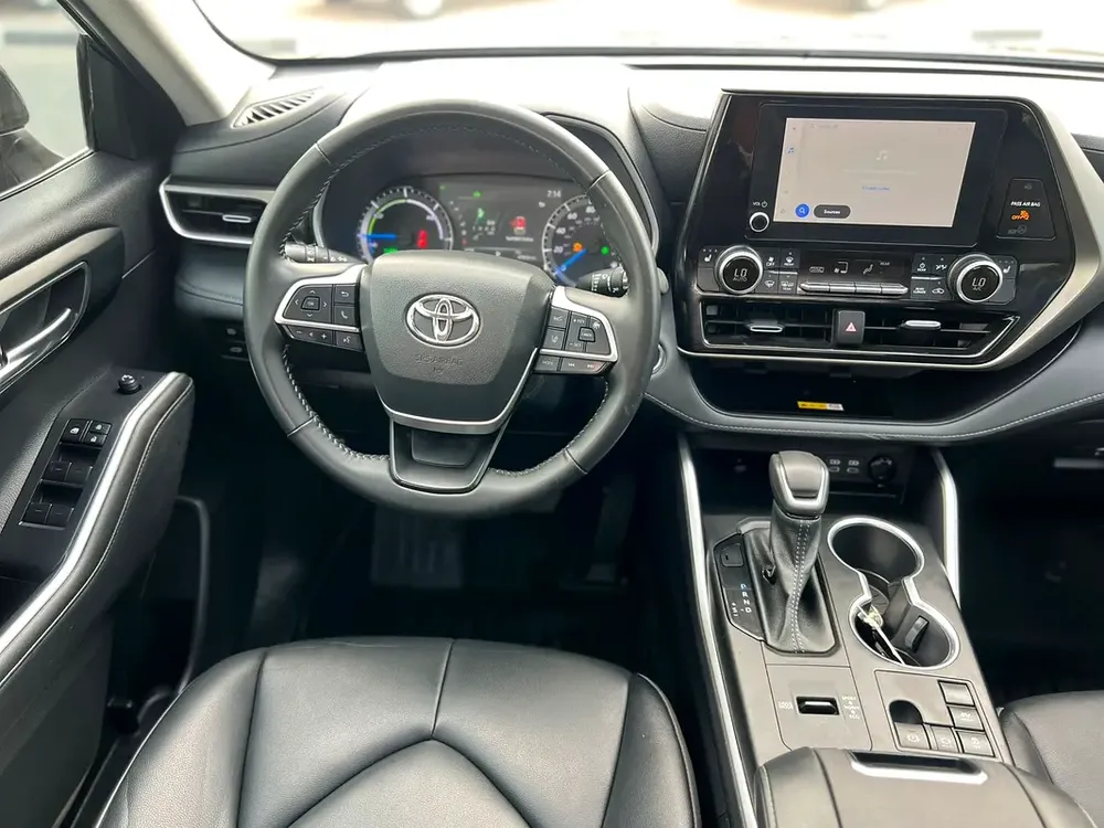 2023 Toyota Highlander Hybrid XLE  Full Option  2.5L V4- Sunroof - Rear Camera  Radar Leather Seats - Image 12