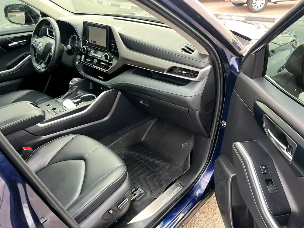 2023 Toyota Highlander Hybrid XLE  Full Option  2.5L V4- Sunroof - Rear Camera  Radar Leather Seats - Image 13