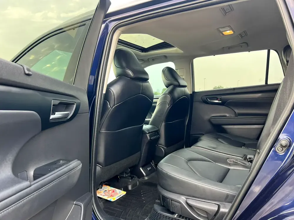 2023 Toyota Highlander Hybrid XLE  Full Option  2.5L V4- Sunroof - Rear Camera  Radar Leather Seats - Image 16