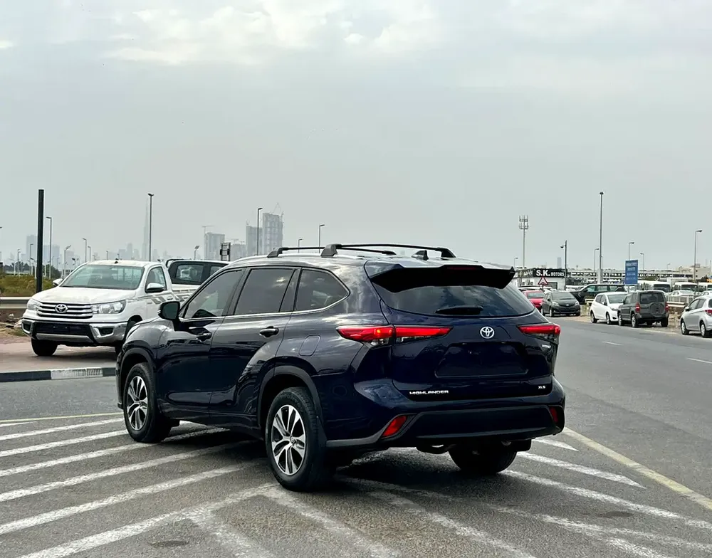 2023 Toyota Highlander Hybrid XLE  Full Option  2.5L V4- Sunroof - Rear Camera  Radar Leather Seats - Image 5