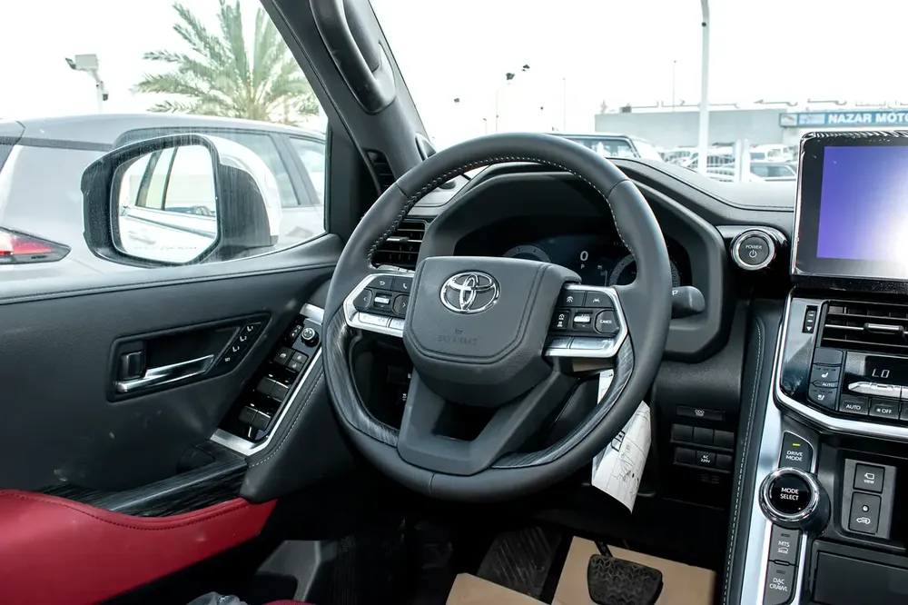 Toyota Land Cruiser VXR HYBRID 2025 GCC Specs - Brand New - Image 10