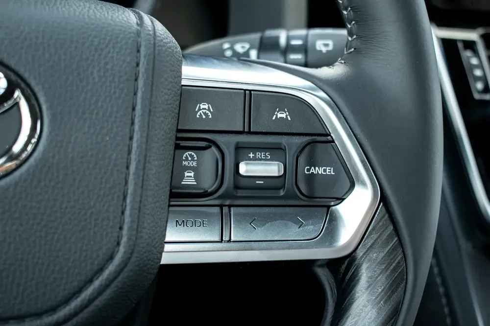 Toyota Land Cruiser VXR HYBRID 2025 GCC Specs - Brand New - Image 17