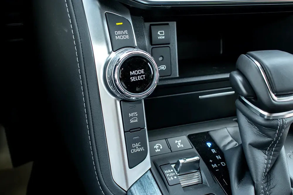 Toyota Land Cruiser VXR HYBRID 2025 GCC Specs - Brand New - Image 18