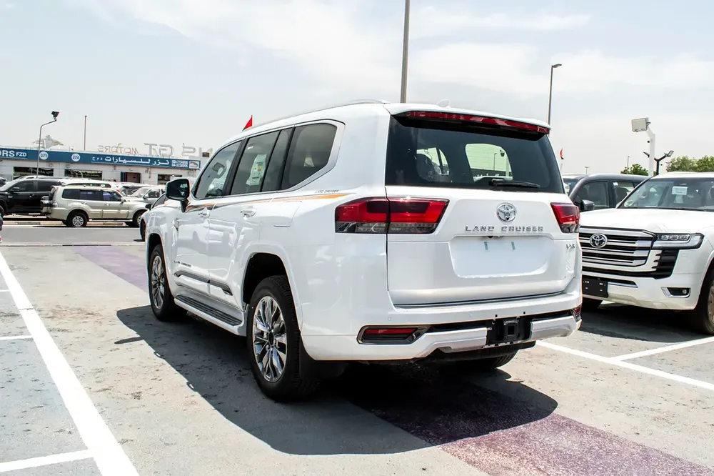 Toyota Land Cruiser VXR HYBRID 2025 GCC Specs - Brand New - Image 5