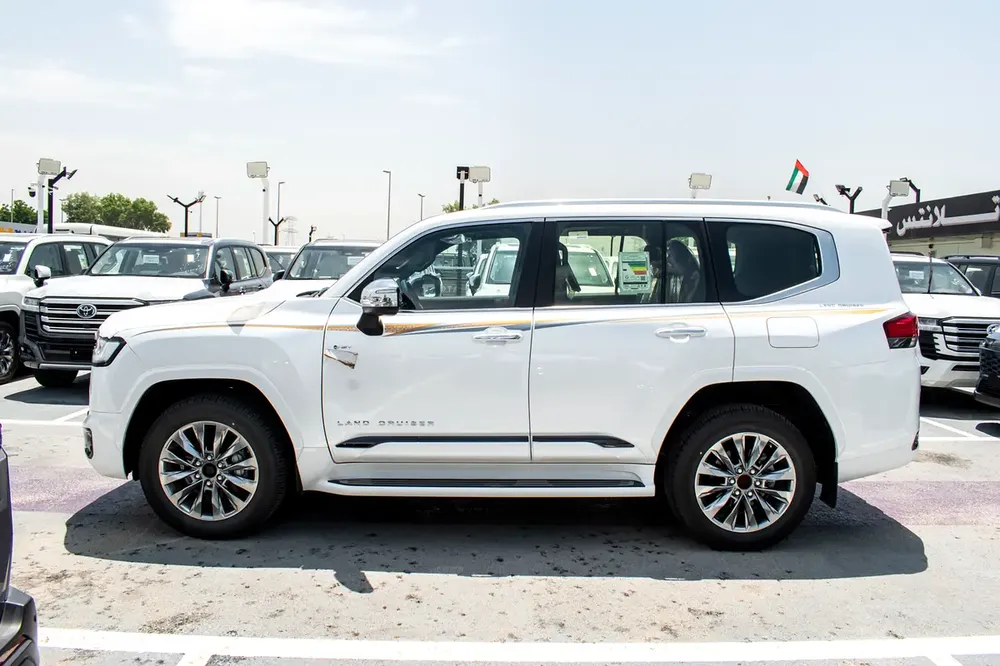 Toyota Land Cruiser VXR HYBRID 2025 GCC Specs - Brand New - Image 6
