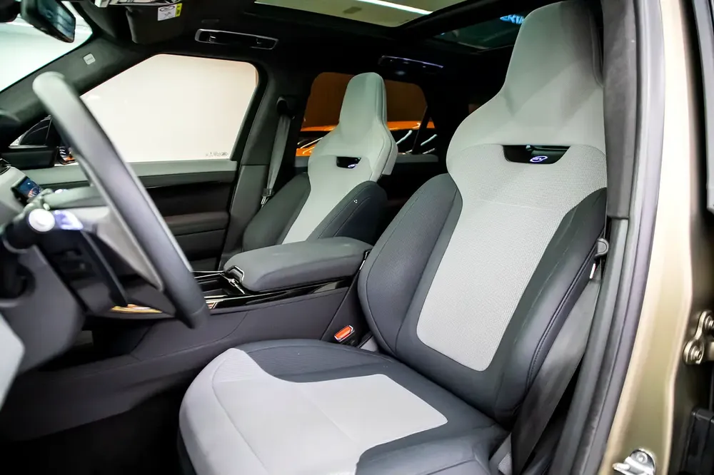 2024 RANGE ROVER SPORTS SV FULL CARBON INTERIOR AND EXTERIOR WITH HIGH OPTIONS - Image 12