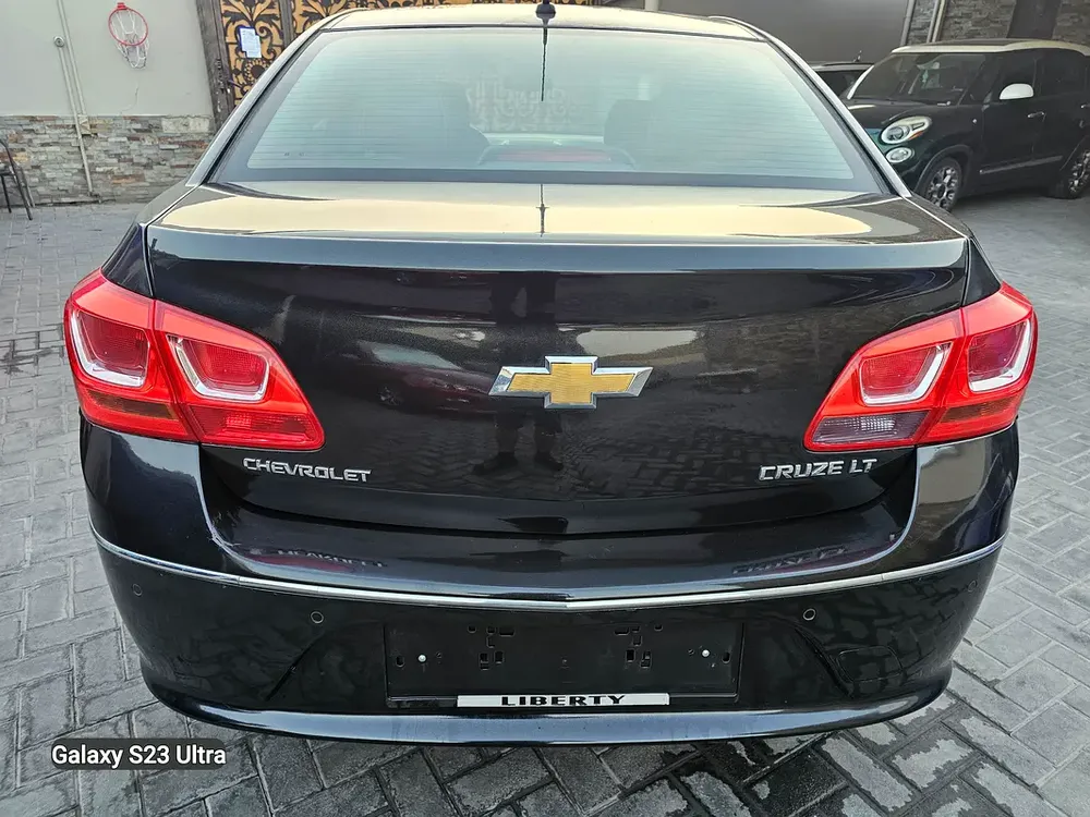 Chevrolet Cruze LT 2016 GCC Specs Original Paint Accident Free 1st Owner - Image 4