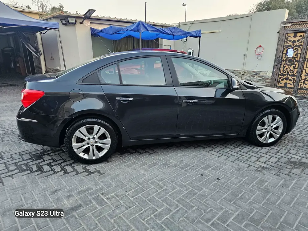 Chevrolet Cruze LT 2016 GCC Specs Original Paint Accident Free 1st Owner - Image 8