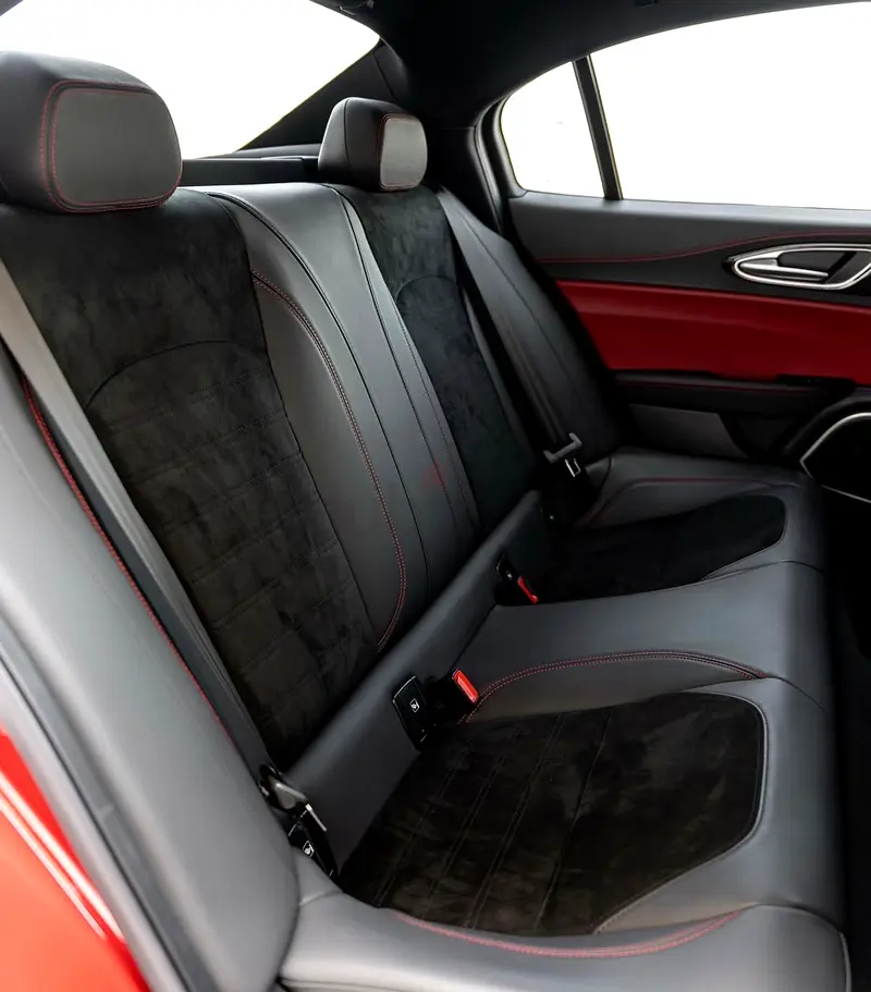 2020 Alfa Romeo Giulia Quadrifoglio | GCC Specs | Carbon Fiber Interior - Image 5