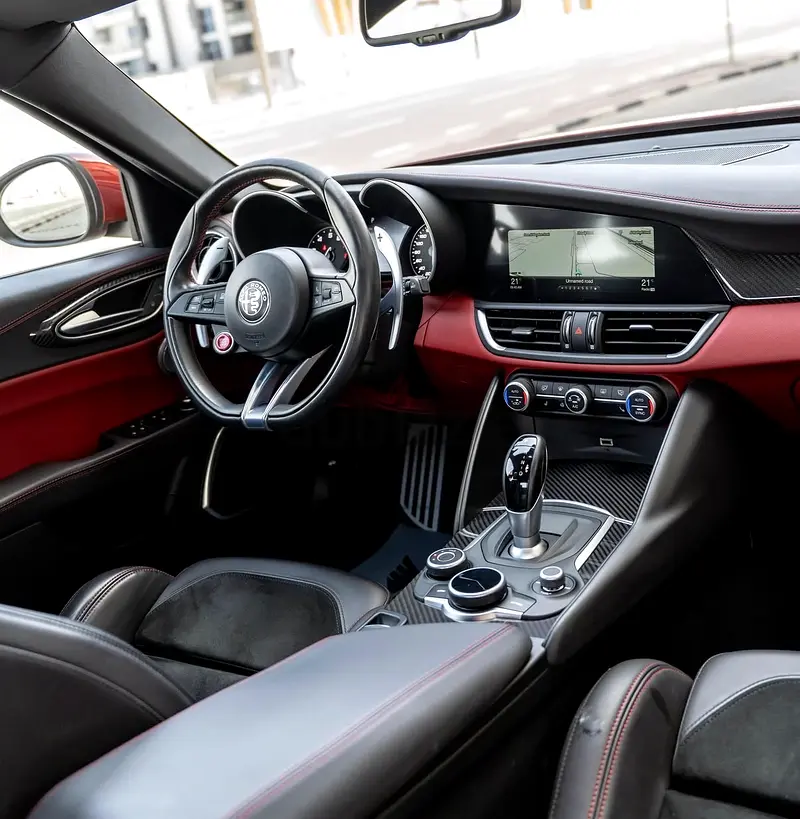 2020 Alfa Romeo Giulia Quadrifoglio | GCC Specs | Carbon Fiber Interior - Image 6