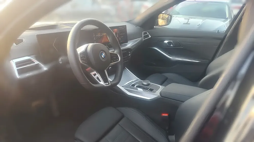BMW 330e 2025 - Japanese Specs - Hybrid Technology - Image 7